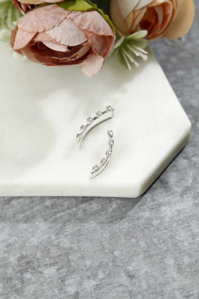 5 Diamonds White Gold  EarCuff - Image 2
