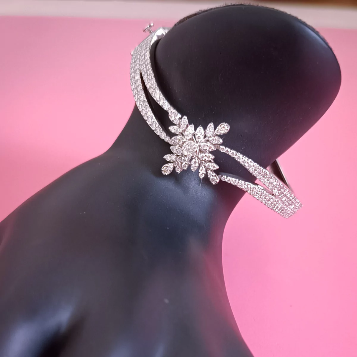 AdhikaDiamond & White Gold Polish - Image 3