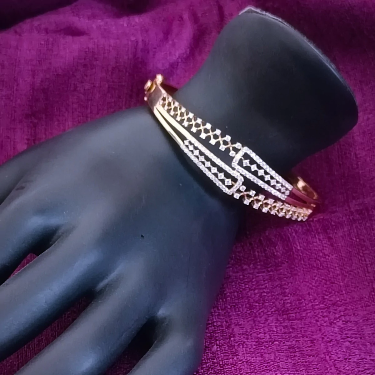 Sameeksha Sleek Radiance Bracelet - Image 3